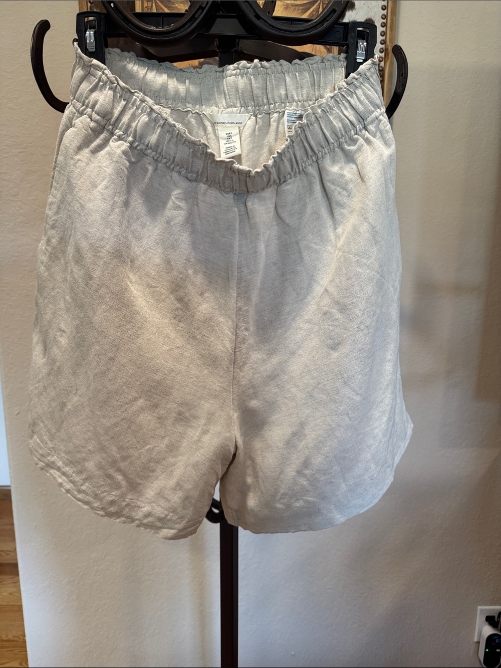 H&M Cream High-Waist Linen-Blend Elastic Shorts